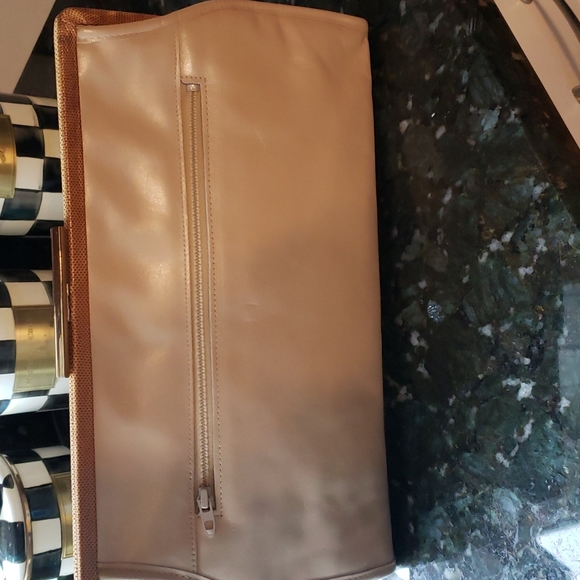 Clutch - Picture 2 of 4